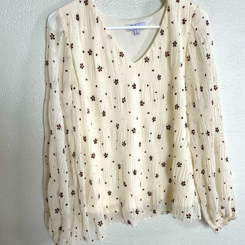 Women’s boutique long sleeve top